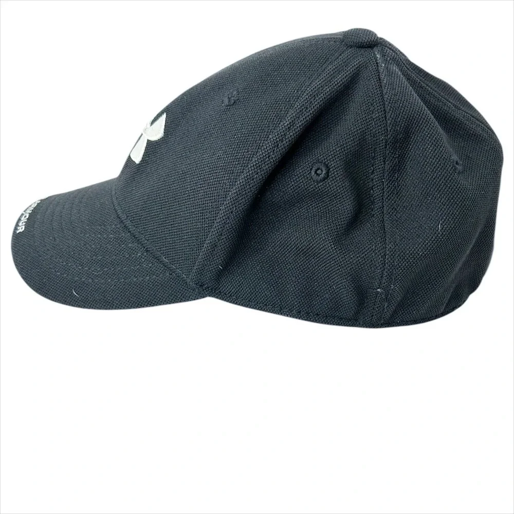 Under Armour Blitzing Cap Youth Black White UA‎ Spell Out Fitted Baseball Hat